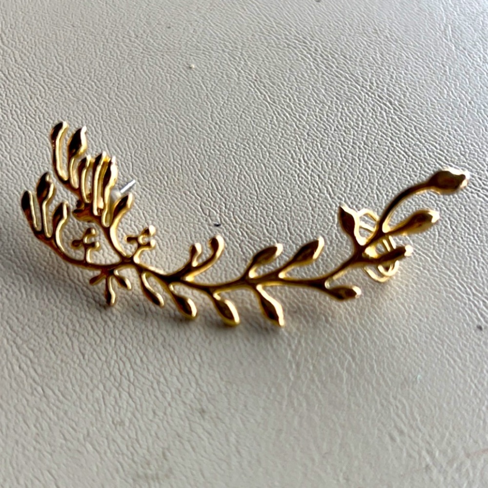 Earring Clip - Picture 1 of 2